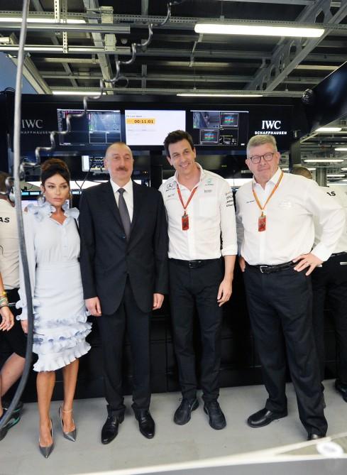 Ilham Aliyev and his spouse watch F1 Azerbaijan Grand Prix (PHOTO)