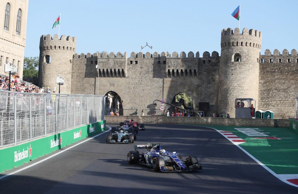 Ilham Aliyev and his spouse watch F1 Azerbaijan Grand Prix (PHOTO)