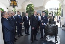 President Aliyev visited the Tomb of the Unknown Soldier in Warsaw (PHOTO)