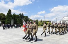 President Aliyev visited the Tomb of the Unknown Soldier in Warsaw (PHOTO)
