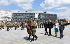 President Aliyev visited the Tomb of the Unknown Soldier in Warsaw (PHOTO)
