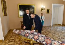 Azerbaijani, Polish presidents hold one-on-one meeting (PHOTO)