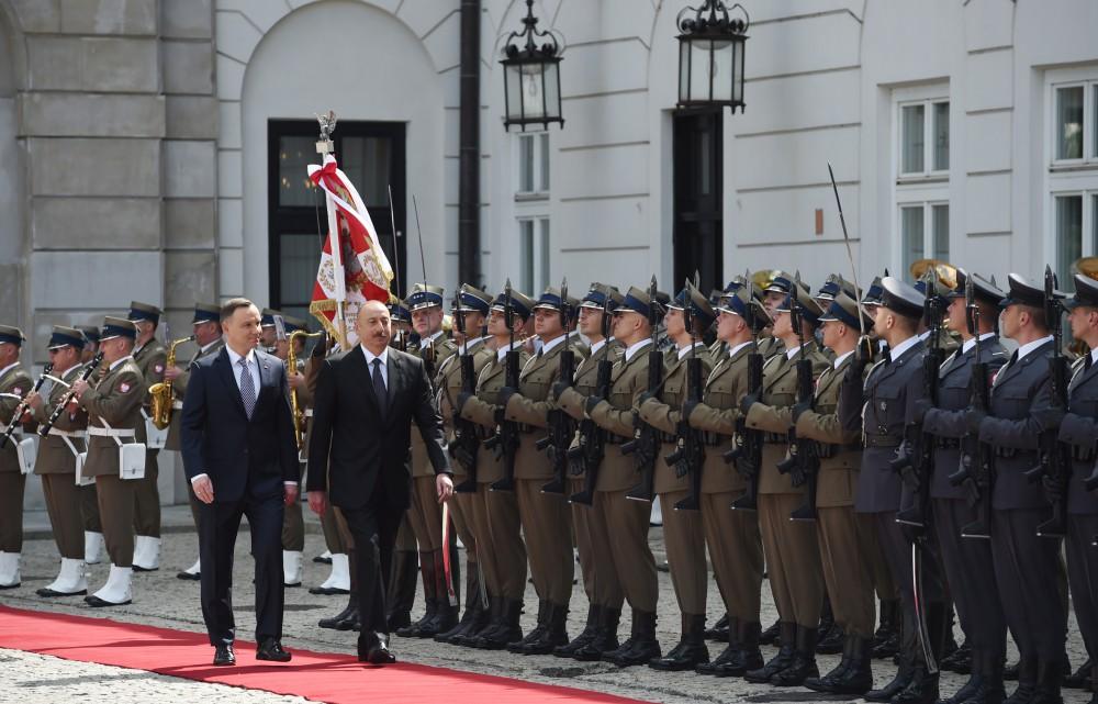 Official welcome ceremony held for Ilham Aliyev in Warsaw (PHOTO)