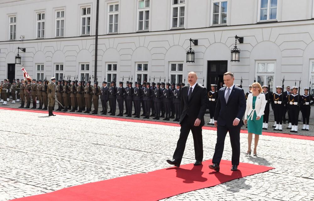 Official welcome ceremony held for Ilham Aliyev in Warsaw (PHOTO)