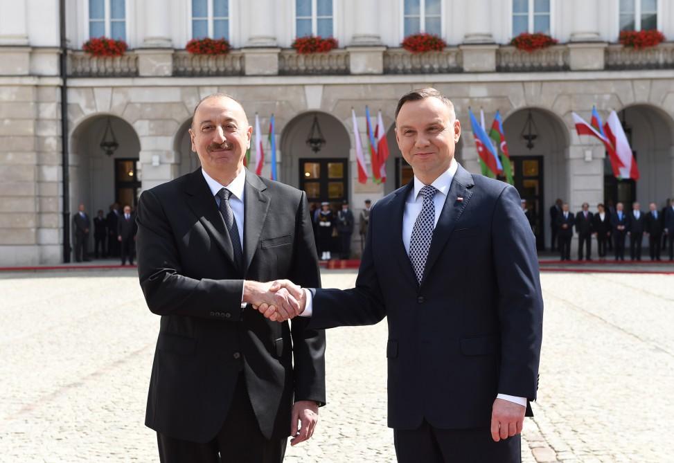 Official welcome ceremony held for Ilham Aliyev in Warsaw (PHOTO)