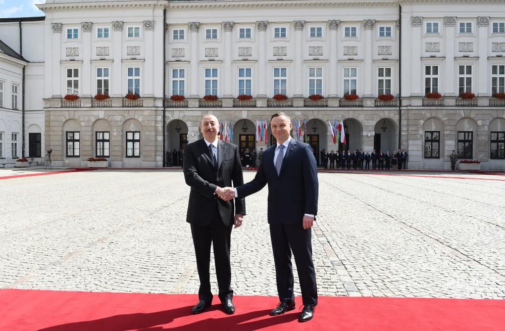 Official welcome ceremony held for Ilham Aliyev in Warsaw (PHOTO)