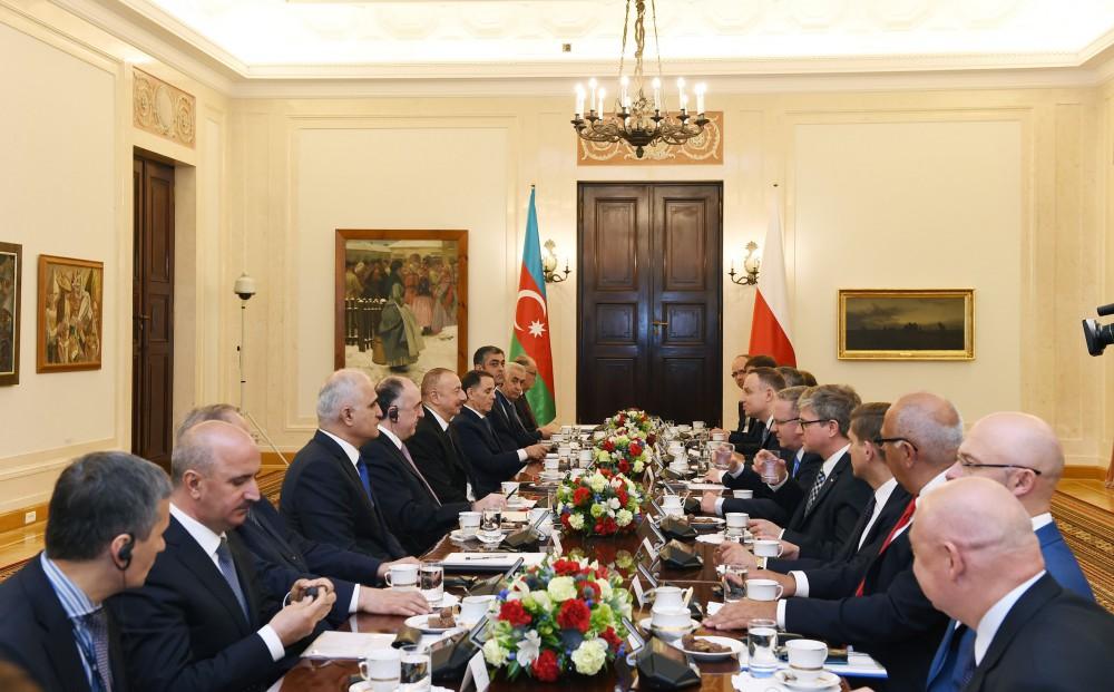 Presidents of Azerbaijan, Poland hold expanded meeting