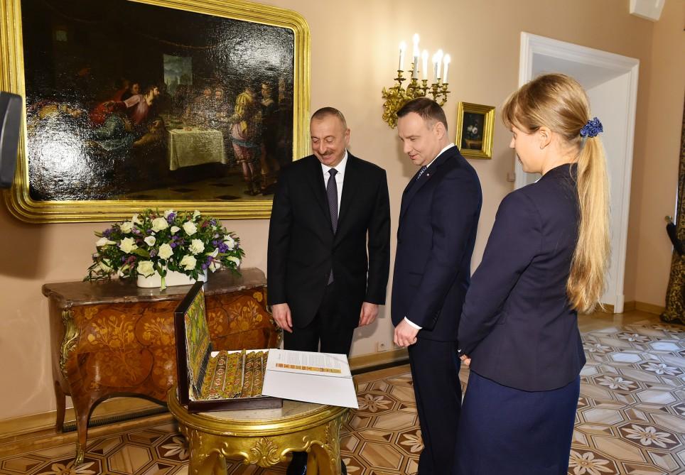 Azerbaijani, Polish presidents hold one-on-one meeting (PHOTO)