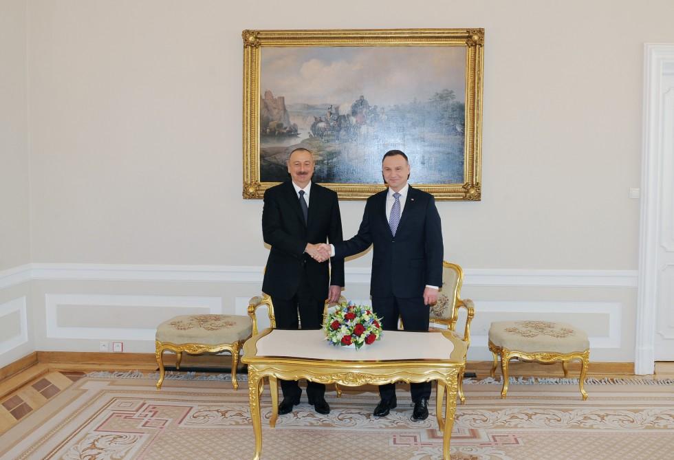 Azerbaijani, Polish presidents hold one-on-one meeting (PHOTO)
