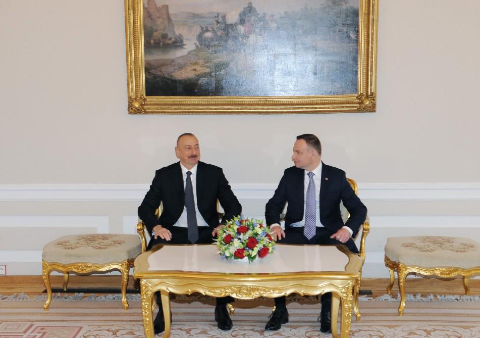 Azerbaijani, Polish presidents hold one-on-one meeting (PHOTO)