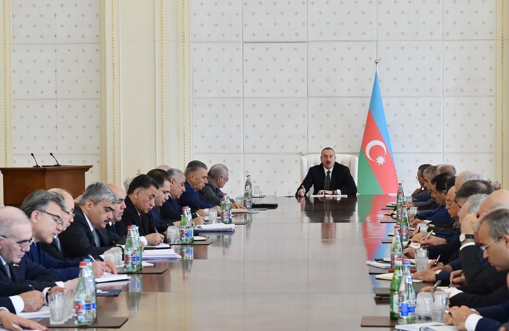 Ilham Aliyev chairs Cabinet meeting on 1H17 results, future objectives (PHOTO)