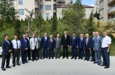 Ilham Aliyev views newly built park in Yasamal district  (PHOTO)