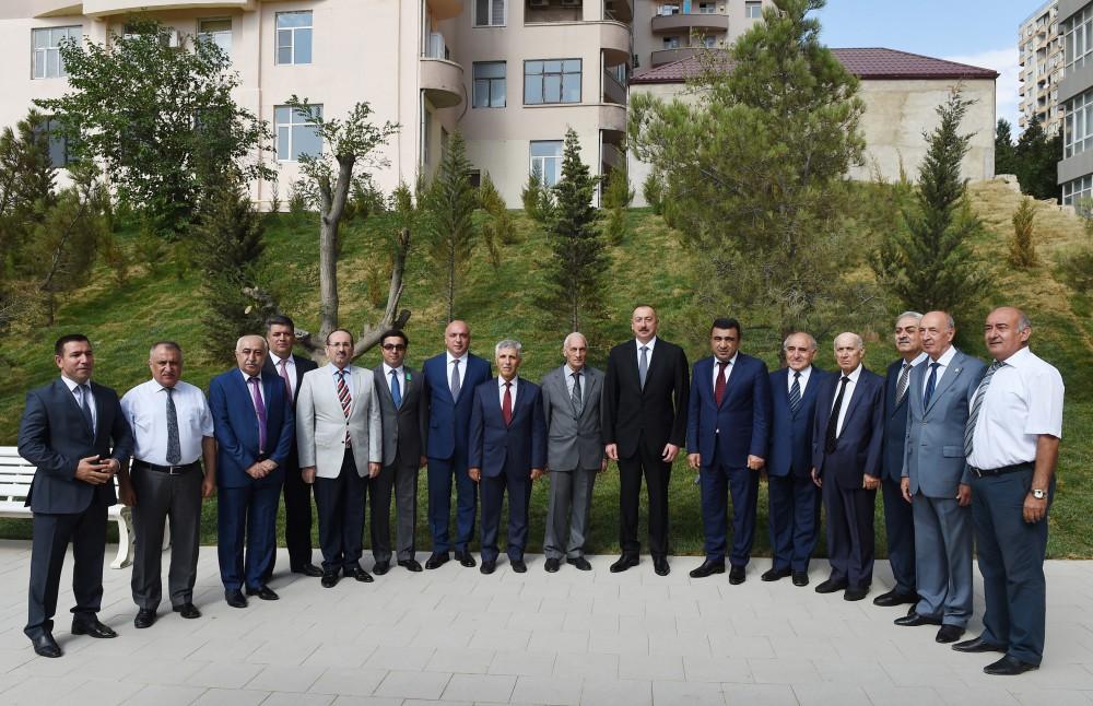 Ilham Aliyev views newly built park in Yasamal district  (PHOTO)