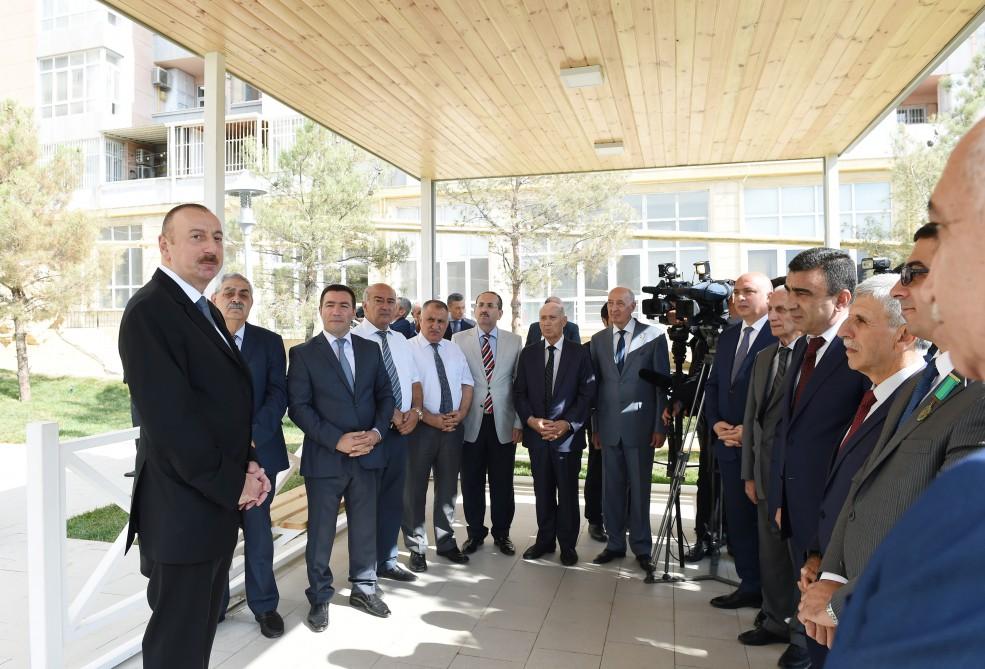 Ilham Aliyev views newly built park in Yasamal district  (PHOTO)