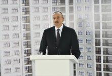 Ilham Aliyev attends ceremony to give out apartments to journalists  (PHOTO)