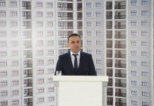 Ilham Aliyev attends ceremony to give out apartments to journalists  (PHOTO)