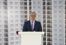 Ilham Aliyev attends ceremony to give out apartments to journalists  (PHOTO)