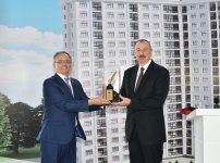Ilham Aliyev attends ceremony to give out apartments to journalists  (PHOTO)