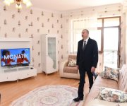 Ilham Aliyev attends ceremony to give out apartments to journalists  (PHOTO)