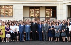 Ilham Aliyev attends ceremony to give out apartments to journalists  (PHOTO)