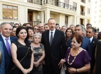 Ilham Aliyev attends ceremony to give out apartments to journalists  (PHOTO)