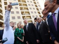 Ilham Aliyev attends ceremony to give out apartments to journalists  (PHOTO)
