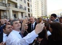 Ilham Aliyev attends ceremony to give out apartments to journalists  (PHOTO)