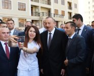 Ilham Aliyev attends ceremony to give out apartments to journalists  (PHOTO)