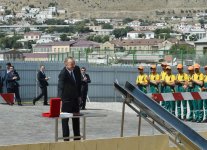 Ilham Aliyev attends ceremony to give out apartments to journalists  (PHOTO)