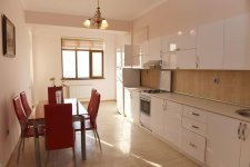 Ilham Aliyev attends ceremony to give out apartments to journalists  (PHOTO)