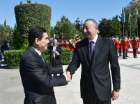 Official welcome ceremony held for Turkmen president in Baku (PHOTO)