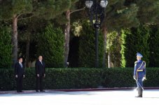 Official welcome ceremony held for Turkmen president in Baku (PHOTO)
