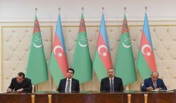 Azerbaijan, Turkmenistan sign documents (PHOTO)