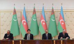 Azerbaijan, Turkmenistan sign documents (PHOTO)
