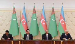 Azerbaijan, Turkmenistan sign documents (PHOTO)
