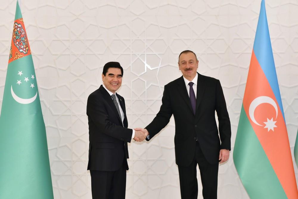 Official welcome ceremony held for Turkmen president in Baku (PHOTO)