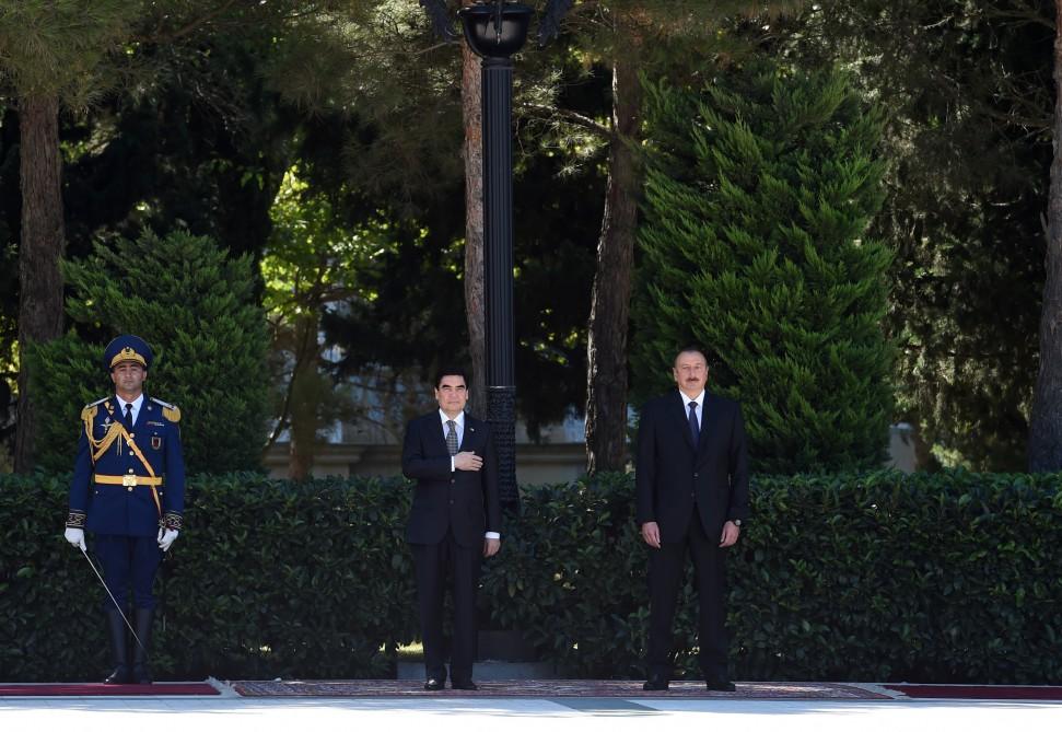 Official welcome ceremony held for Turkmen president in Baku (PHOTO)