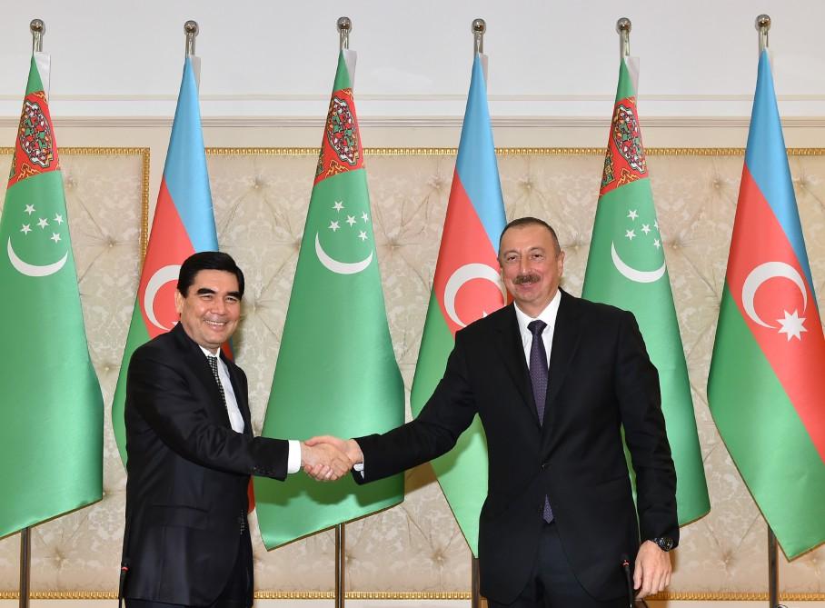 Azerbaijan, Turkmenistan sign documents (PHOTO)