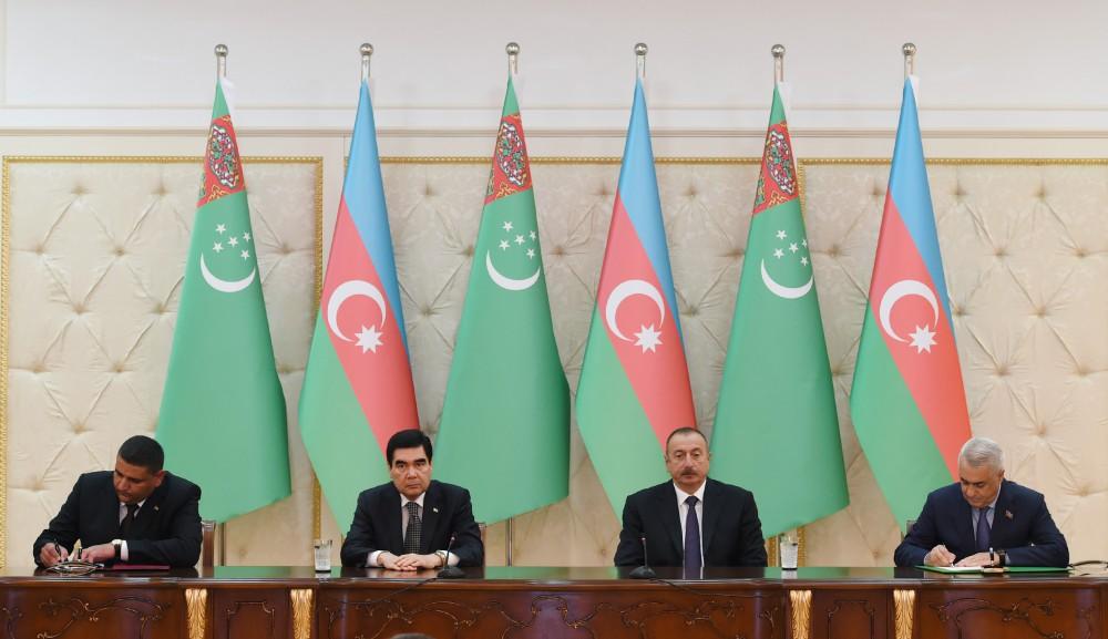 Azerbaijan, Turkmenistan sign documents (PHOTO)