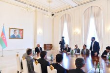President Ilham Aliyev receives Qarabag football club players (PHOTO)