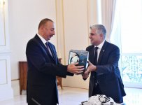 President Ilham Aliyev receives Qarabag football club players (PHOTO)