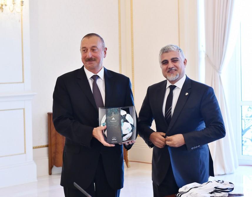 President Ilham Aliyev receives Qarabag football club players (PHOTO)