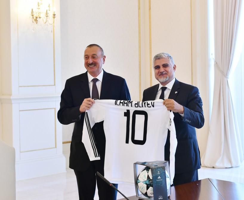 President Ilham Aliyev receives Qarabag football club players (PHOTO)