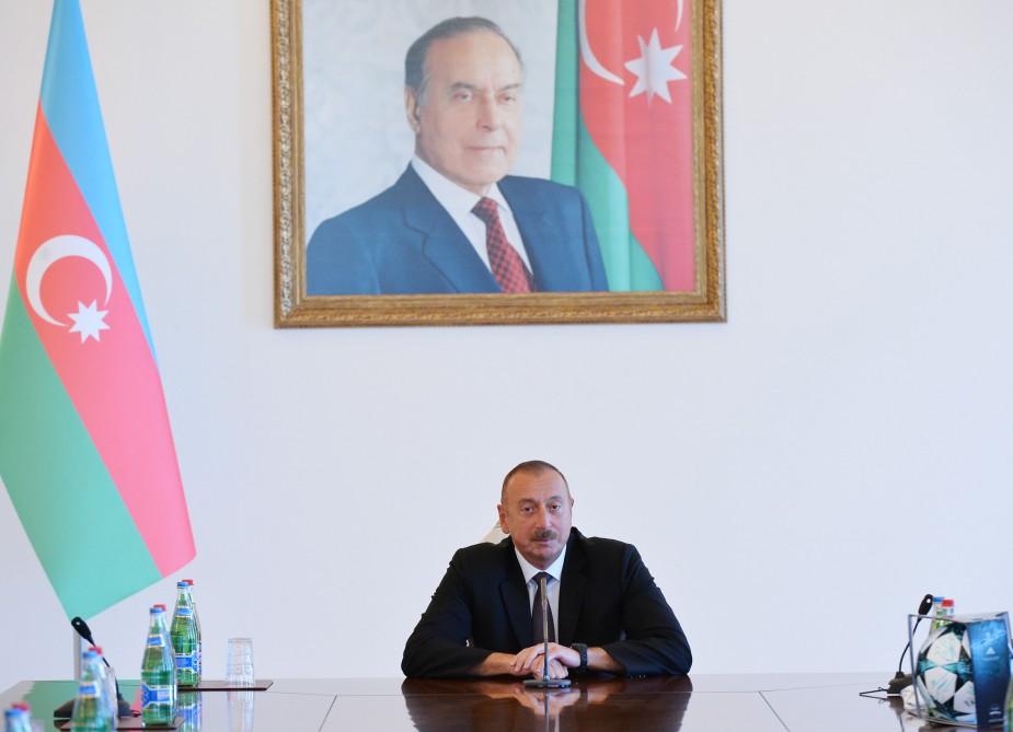 President Ilham Aliyev receives Qarabag football club players (PHOTO)