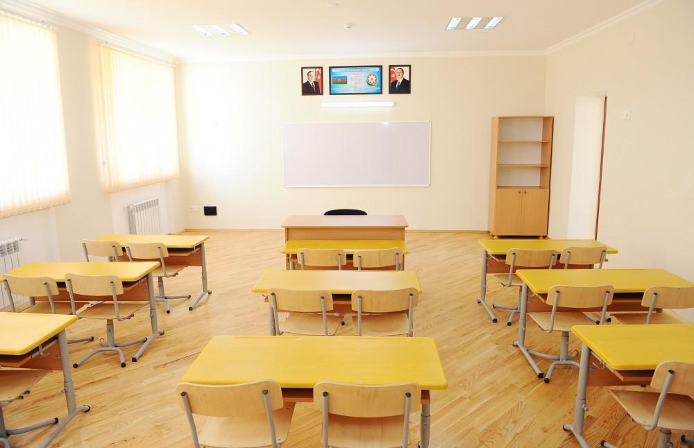 Ilham Aliyev views overhauled secondary school in Nizami district (PHOTO)