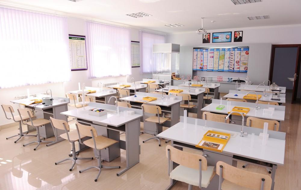 Ilham Aliyev views overhauled secondary school in Nizami district (PHOTO)