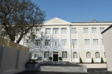 Ilham Aliyev views newly-renovated secondary school in Sabail district (PHOTO)