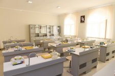 Ilham Aliyev views newly-renovated secondary school in Sabail district (PHOTO)