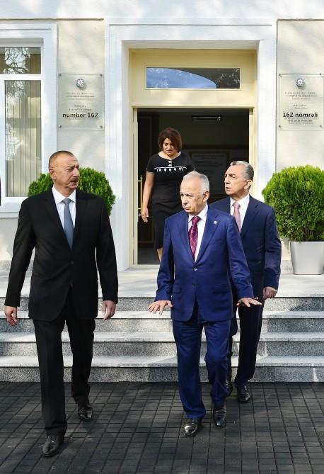Ilham Aliyev views newly-renovated secondary school in Sabail district (PHOTO)