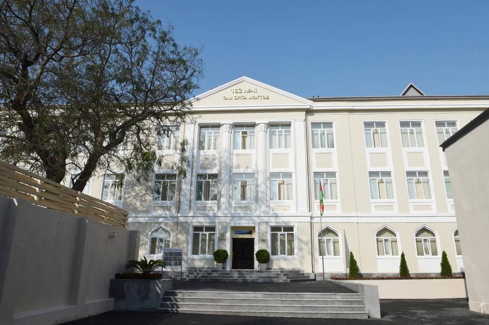 Ilham Aliyev views newly-renovated secondary school in Sabail district (PHOTO)